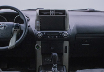 Подержанный автомобиль Toyota Land Cruiser Prado 2013 года (4 фото)