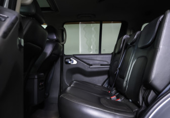 Подержанный автомобиль Nissan Pathfinder 2010 года (12 фото)