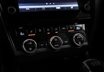 Подержанный автомобиль Skoda Octavia Liftback 2017 года (14 фото)