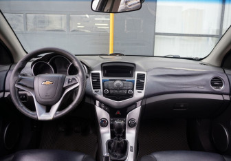 Подержанный автомобиль Chevrolet Cruze Sedan 2010 года (12 фото)