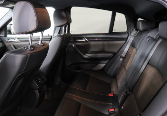 Подержанный автомобиль BMW X4 2017 года (14 фото)