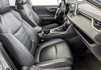 Подержанный автомобиль Toyota RAV4 2021 года (24 фото)