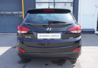 Подержанный автомобиль Hyundai ix35 2015 года (6 фото)