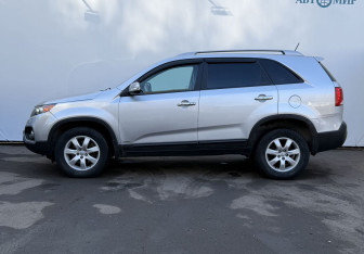 Подержанный автомобиль Kia Sorento 2012 года (8 фото)