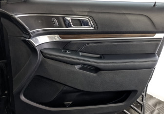 Подержанный автомобиль Ford Explorer 2019 года (25 фото)