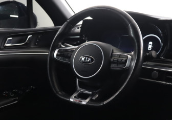 Подержанный автомобиль Kia K5 2021 года (15 фото)
