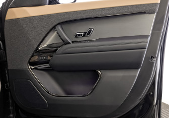 Подержанный автомобиль Land Rover Range Rover Sport 2024 года (24 фото)