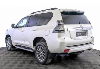 Подержанный автомобиль Toyota Land Cruiser Prado 2017 года (7 фото)