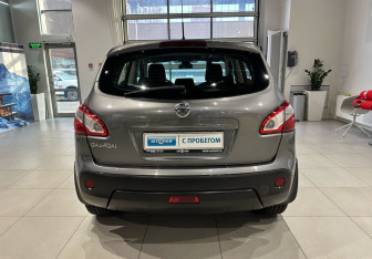 Подержанный автомобиль Nissan Qashqai 2011 года (5 фото)