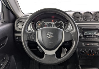 Подержанный автомобиль Suzuki Vitara 2016 года (22 фото)