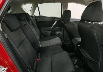 Подержанный автомобиль Mazda 3 Hatchback 2012 года (13 фото)