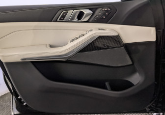 Подержанный автомобиль BMW X7 2025 года (19 фото)