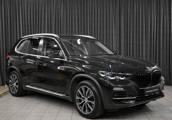 Подержанный автомобиль BMW X5 2021 года (3 фото)