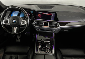 Подержанный автомобиль BMW X7 2020 года (10 фото)
