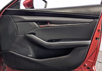 Подержанный автомобиль Mazda 3 Hatchback 2019 года (24 фото)