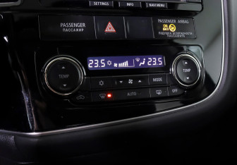 Подержанный автомобиль Mitsubishi Outlander 2014 года (15 фото)