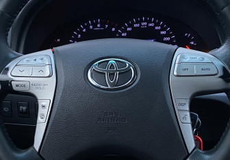 Подержанный автомобиль Toyota Camry Sedan 2011 года (13 фото)