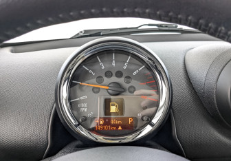 Подержанный автомобиль MINI Countryman 2015 года (16 фото)