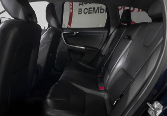 Подержанный автомобиль Volvo XC60 2017 года (10 фото)