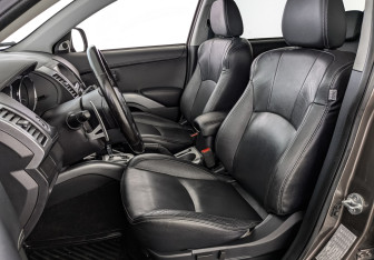 Подержанный автомобиль Citroen C-Crosser 2011 года (23 фото)