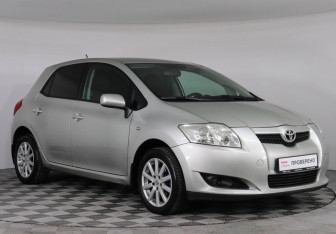 Подержанный автомобиль Toyota Auris Hatchback 2008 года (3 фото)