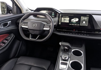 Подержанный автомобиль Changan UNI-S 2024 года (28 фото)