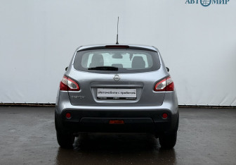 Подержанный автомобиль Nissan Qashqai 2011 года (6 фото)