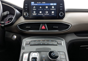 Подержанный автомобиль Hyundai Santa Fe 2022 года (17 фото)