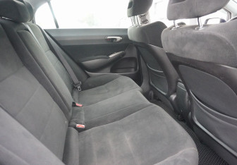Подержанный автомобиль Honda Civic Sedan 2008 года (10 фото)