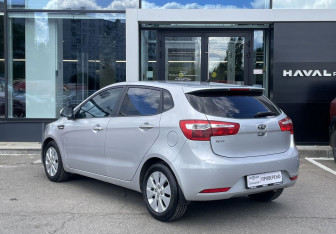 Подержанный автомобиль Kia Rio Hatchback 2012 года (7 фото)