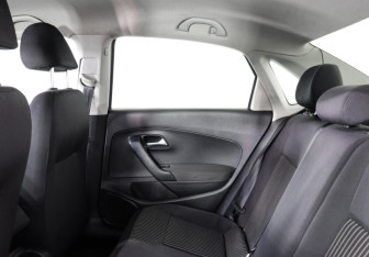 Подержанный автомобиль Volkswagen Polo Sedan 2011 года (8 фото)