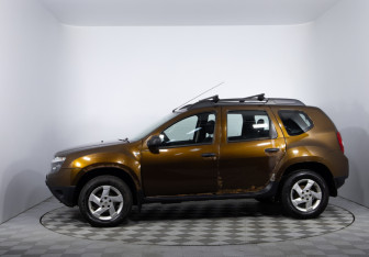 Подержанный автомобиль Renault Duster 2012 года (8 фото)