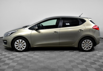 Подержанный автомобиль Kia Ceed Hatchback 2016 года (3 фото)