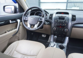Подержанный автомобиль Kia Sorento 2010 года (13 фото)