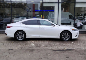 Подержанный автомобиль Lexus ES 2021 года (4 фото)