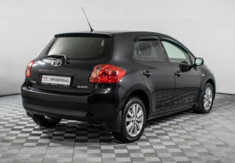 Подержанный автомобиль Toyota Auris Hatchback 2009 года (5 фото)