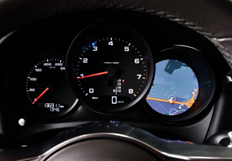 Подержанный автомобиль Porsche Macan 2019 года (10 фото)