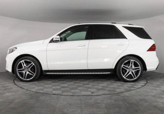 Подержанный автомобиль Mercedes-Benz GLE 2016 года (8 фото)