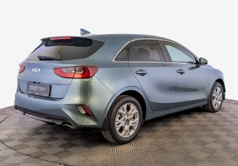 Подержанный автомобиль Kia Ceed Hatchback 2022 года (5 фото)