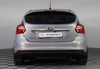 Подержанный автомобиль Ford Focus Hatchback 2011 года (6 фото)