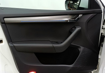 Подержанный автомобиль Skoda Octavia Liftback 2018 года (17 фото)