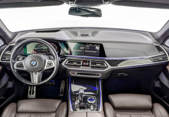 Подержанный автомобиль BMW X7 2019 года (14 фото)