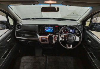 Подержанный автомобиль Honda N-WGN 2016 года (10 фото)