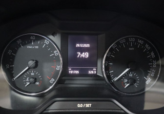 Подержанный автомобиль Skoda Octavia Liftback 2014 года (15 фото)