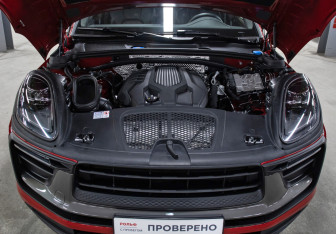 Подержанный автомобиль Porsche Macan 2023 года (9 фото)