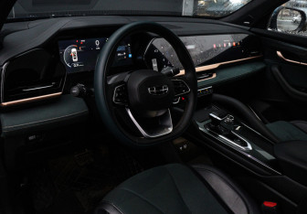 Подержанный автомобиль Geely Monjaro 2023 года (13 фото)