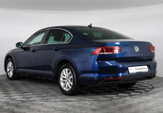 Подержанный автомобиль Volkswagen Passat Sedan 2020 года (7 фото)