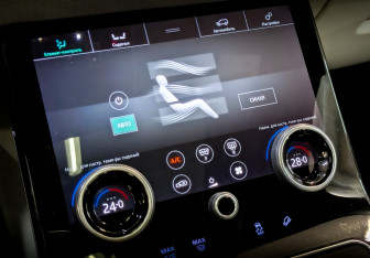 Подержанный автомобиль Land Rover Range Rover Velar 2018 года (24 фото)