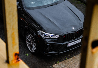 Подержанный автомобиль BMW X5 M 2021 года (8 фото)