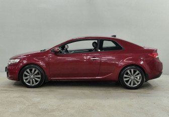 Подержанный автомобиль Kia Cerato Coupe 2011 года (9 фото)
